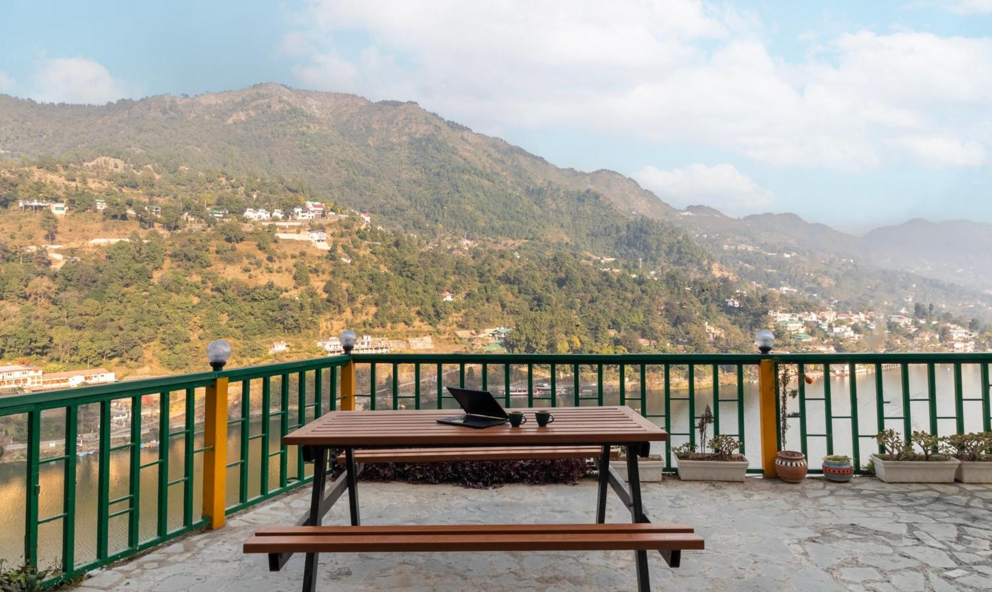 Treebo Vista Lago With Lake View Otel Bhīm Tāl Dış mekan fotoğraf